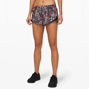Lululemon Hotty Hot Short II Vitalize Multi / Black Size 6 Tall 4” Inseam Lined